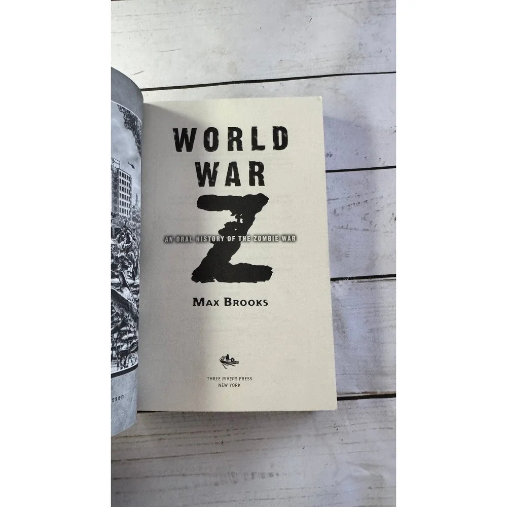 World War Z Max Brooks 2006 First Paperback Edition Zombie Fiction
